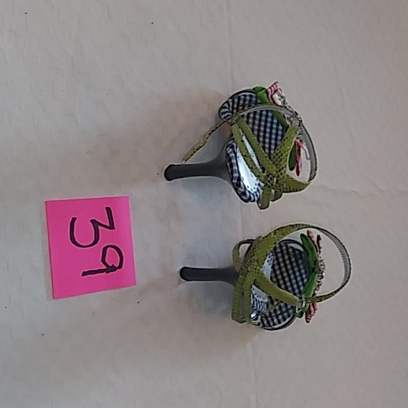 Heels - Picture 3 of 4